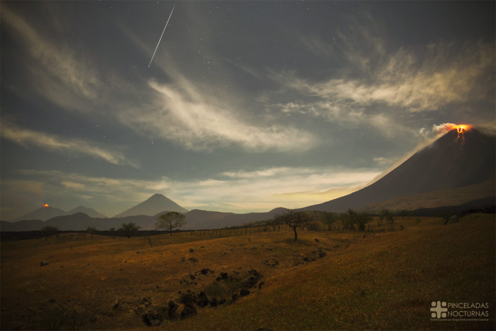 Gemínida sobre la cadena volcánica de Guatemala